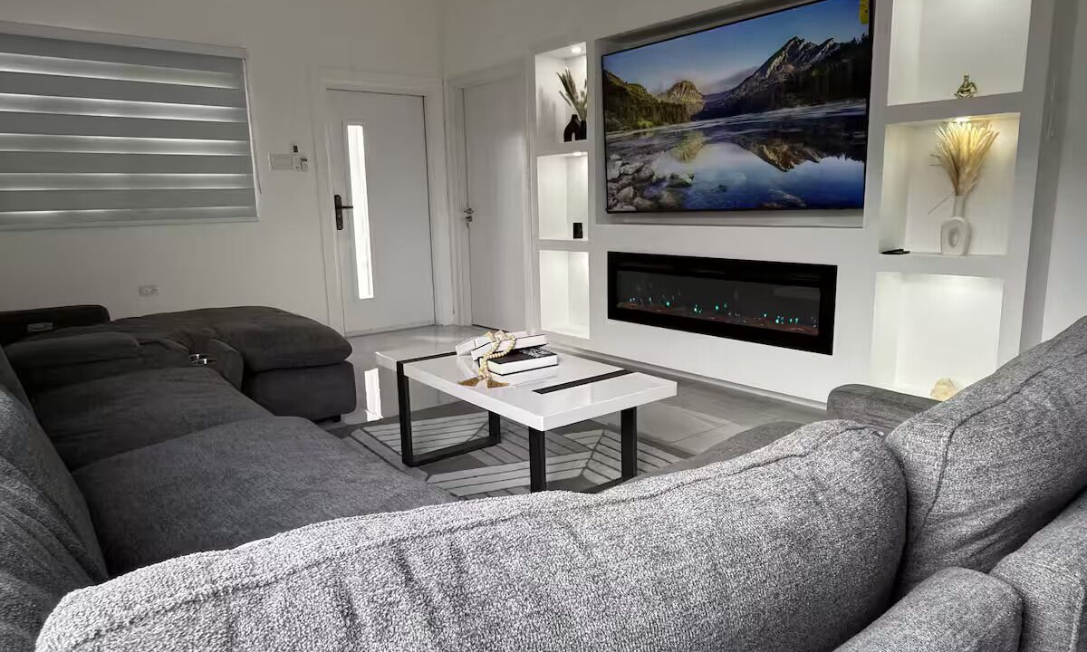 Photo of Livingroom in Caribbean Estates