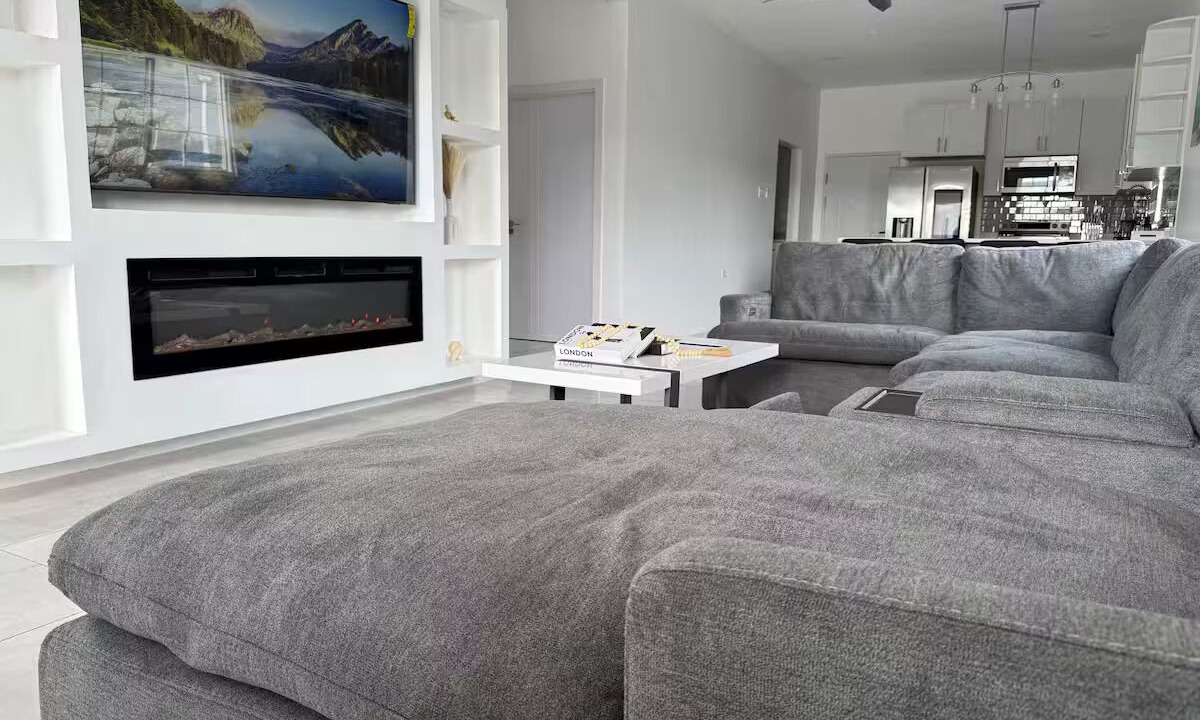 Photo of Livingroom in Caribbean Estates