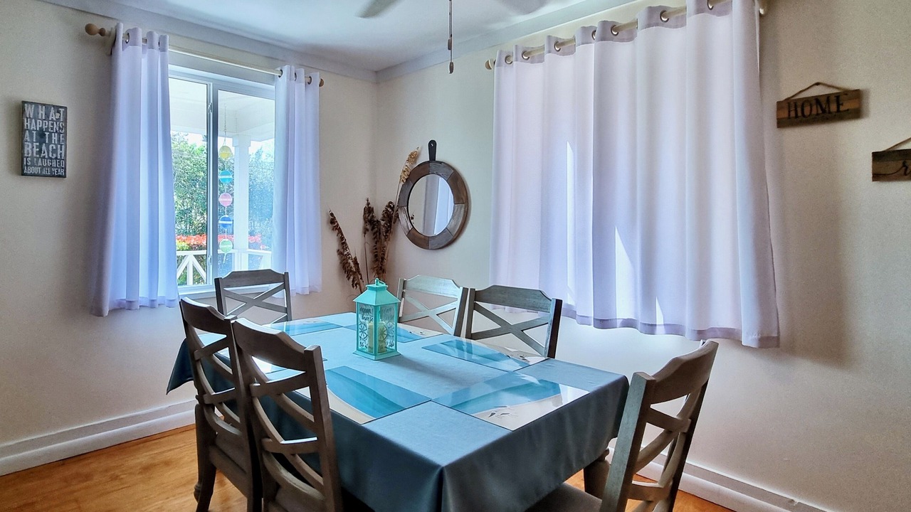 Photo of Livingroom in Spanish Wells