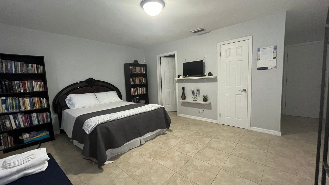 Photo of Bedroom in Bahamas Terrace