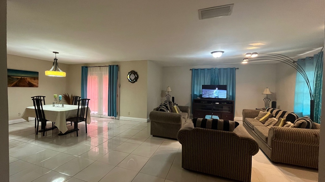Photo of Livingroom in Bahamas Terrace
