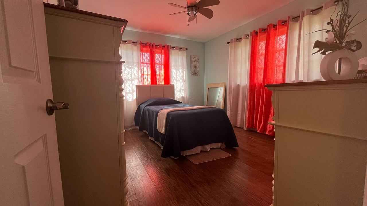 Photo of Bedroom in Bahamas Terrace