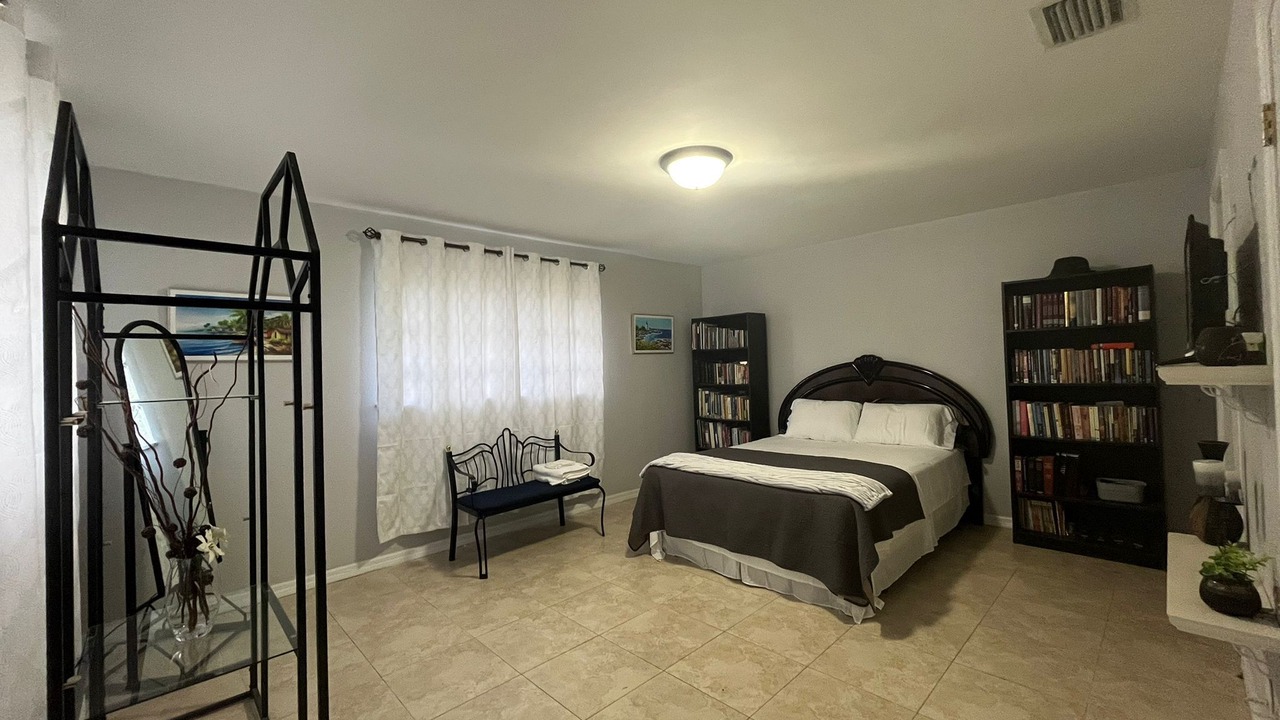 Photo of Bedroom in Bahamas Terrace