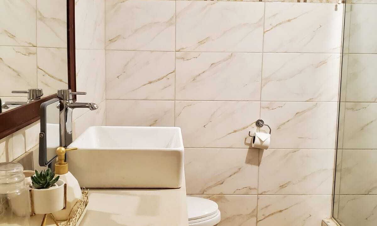 Photo of Bathroom in Molynes Gardens