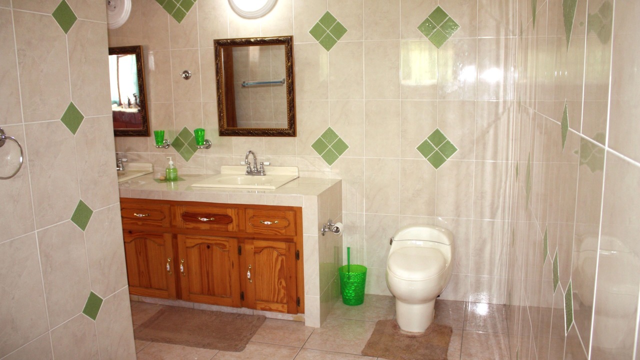 Photo of Bathroom in Tower Isle