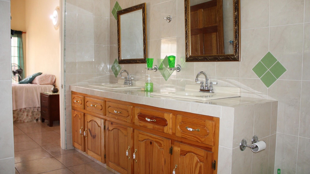 Photo of Bathroom in Tower Isle