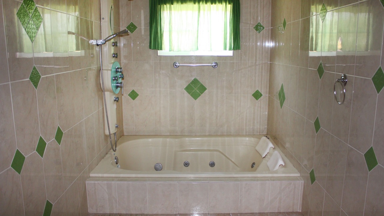 Photo of Bathroom in Tower Isle