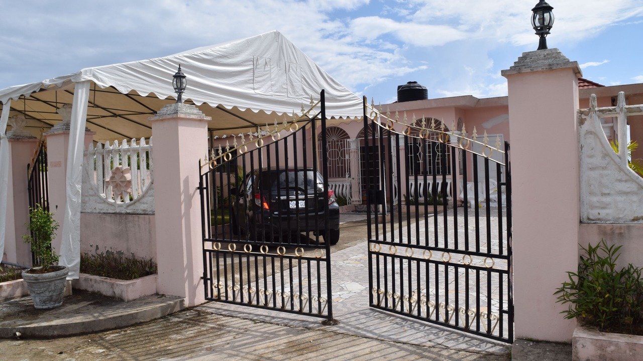 Photo of Outdoor in Tower Isle