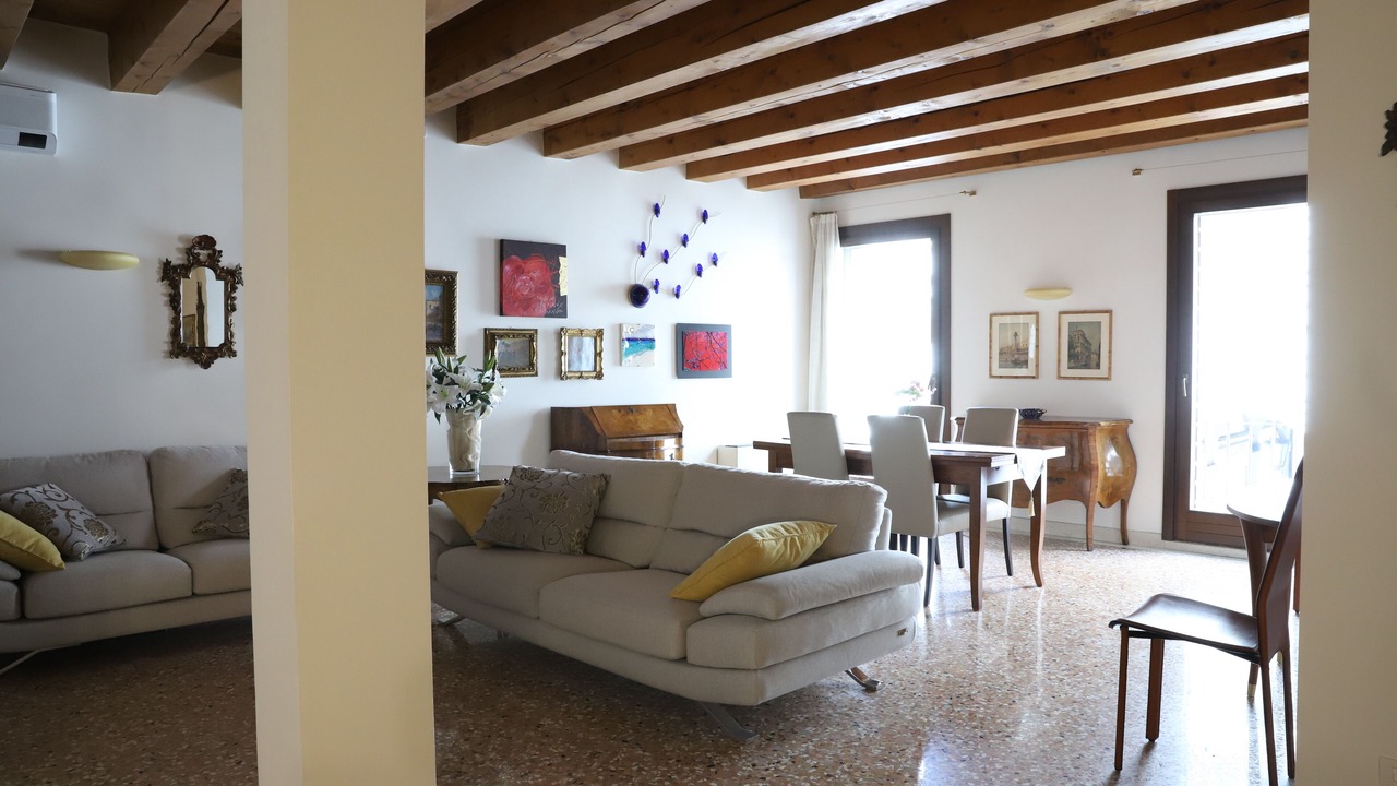 Photo of Livingroom in Historic Centre