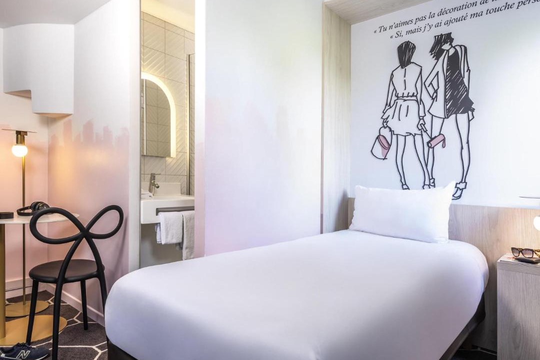 Photo of Bedroom in Sceaux