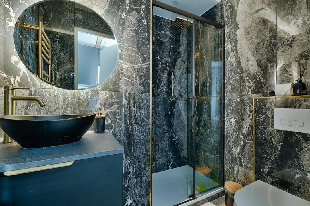 Photo of Bathroom in Villeneuve-Saint-Georges