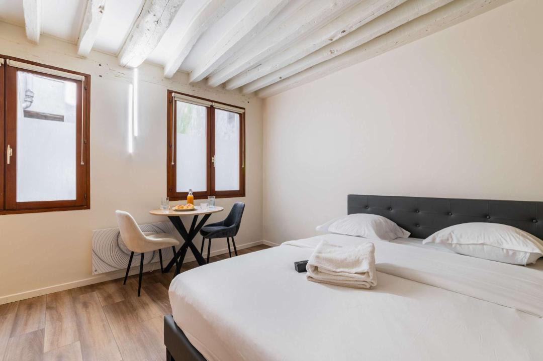 Photo of Bedroom in 4th Arrondissement