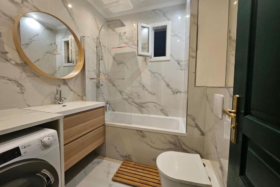 Photo of Bathroom in Le Plessis-Robinson