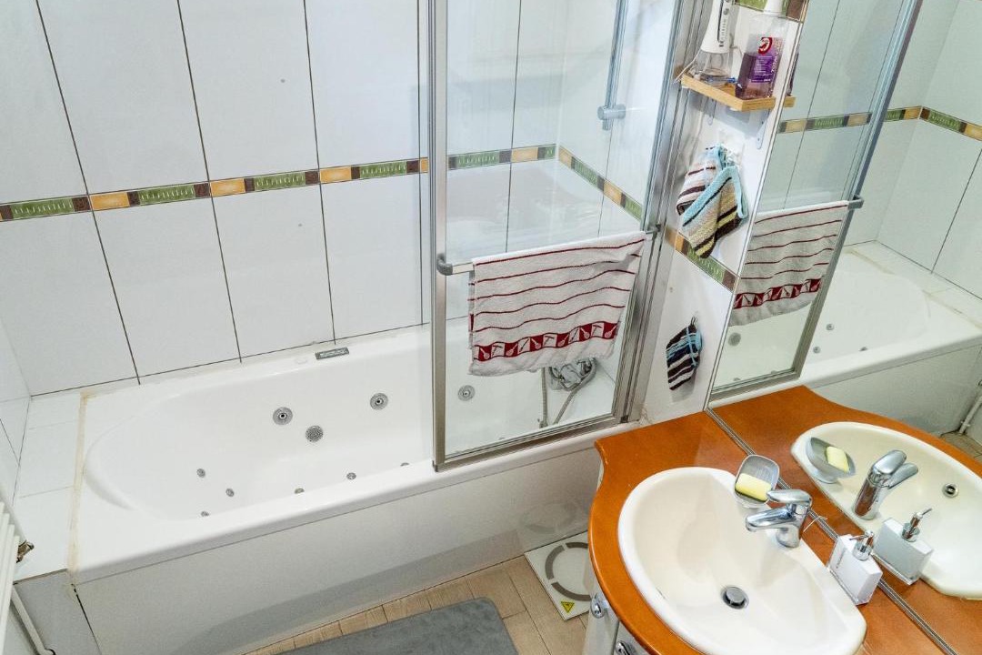 Photo of Bathroom in Issy-les-Moulineaux