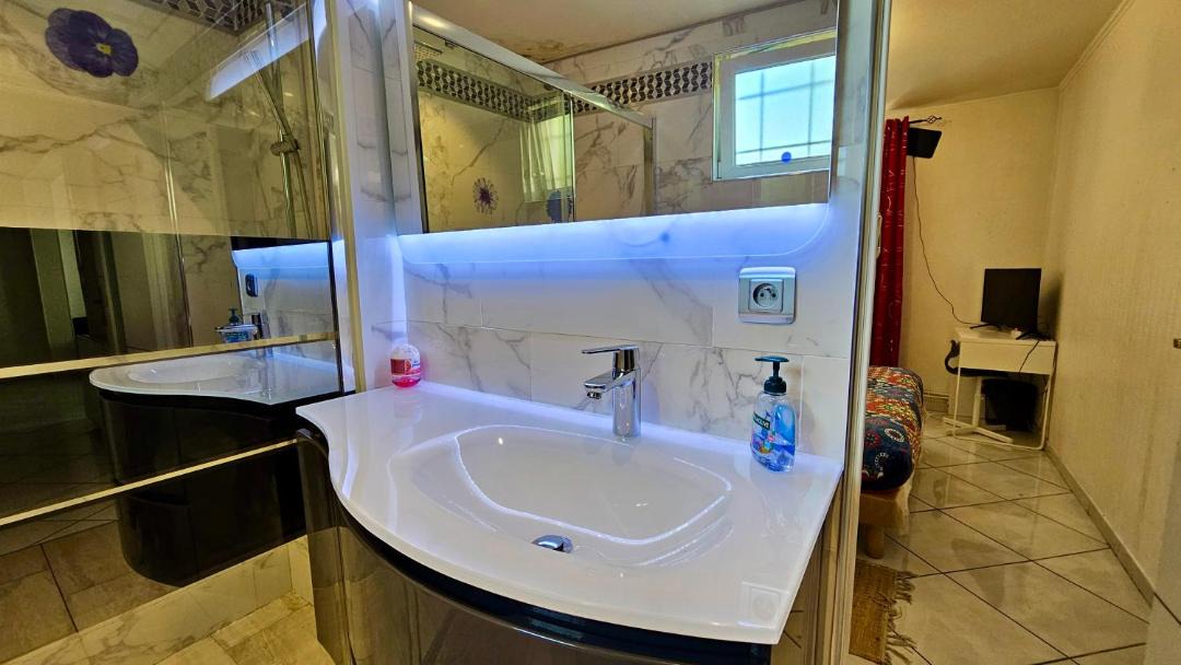Photo of Bathroom in Stains