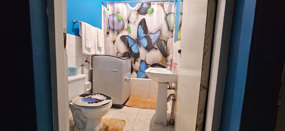 Photo of Bathroom in Spanish Town Zone