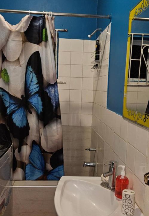 Photo of Bathroom in Spanish Town Zone