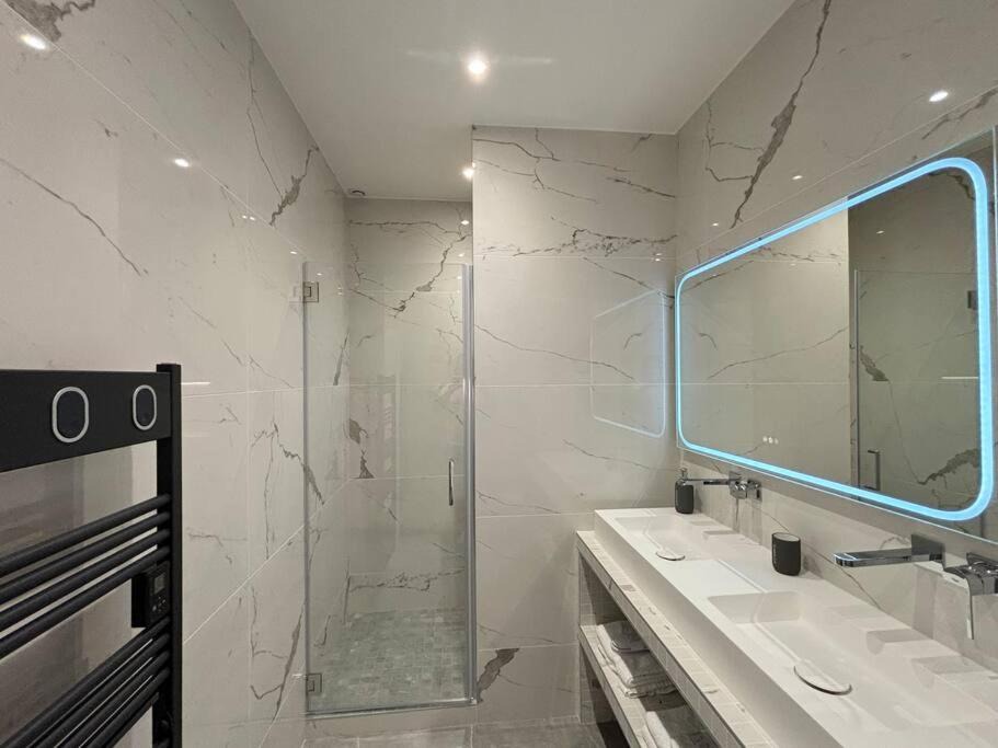 Photo of Bathroom in 8th Arrondissement