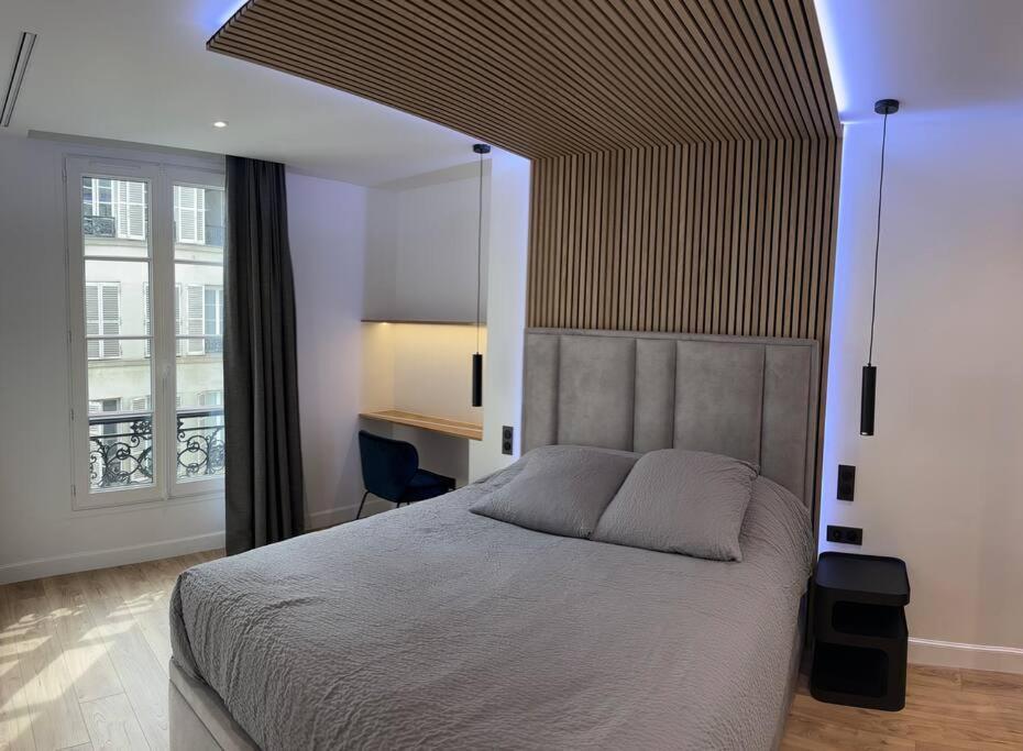 Photo of Bedroom in 8th Arrondissement