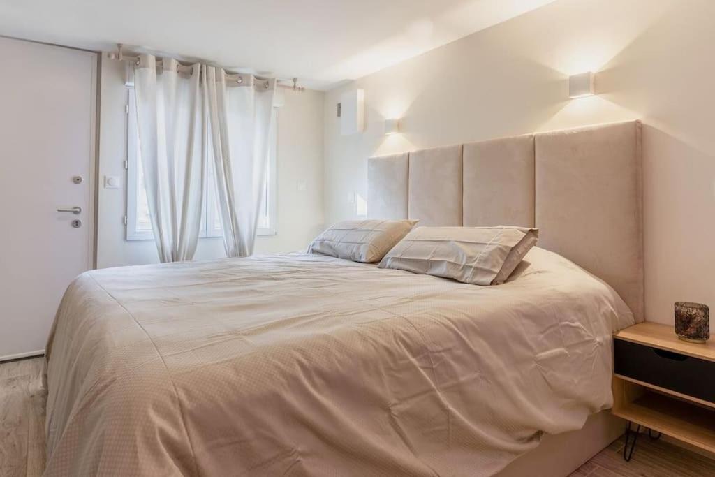 Photo of Bedroom in Villeneuve-le-Roi