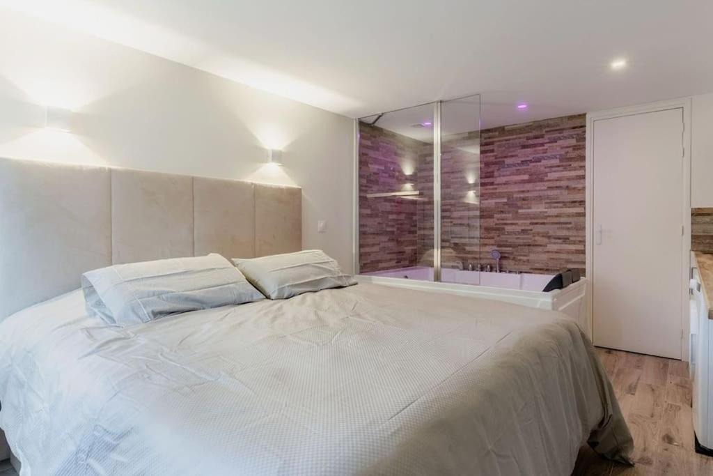 Photo of Bedroom in Villeneuve-le-Roi
