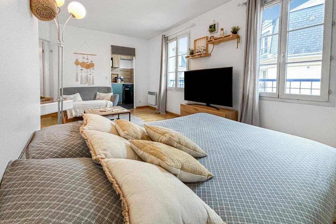 Photo of Bedroom in Le Plessis-Robinson