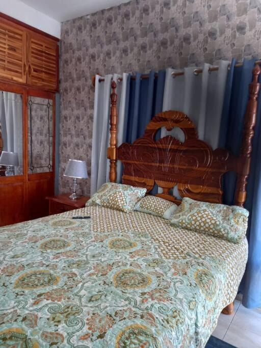 Photo of Bedroom in Whitehouse