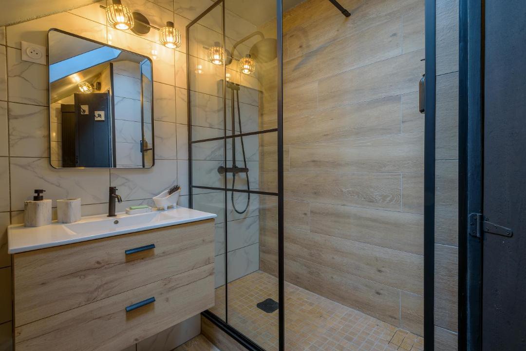 Photo of Bathroom in Quincy-Voisins