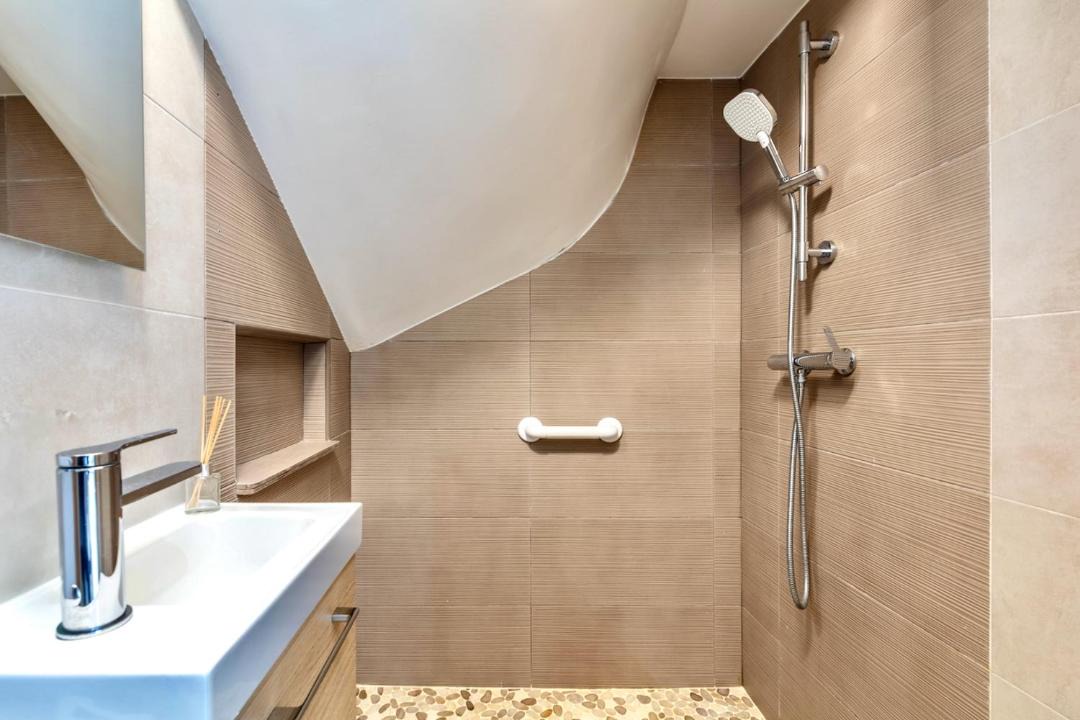 Photo of Bathroom in Romainville