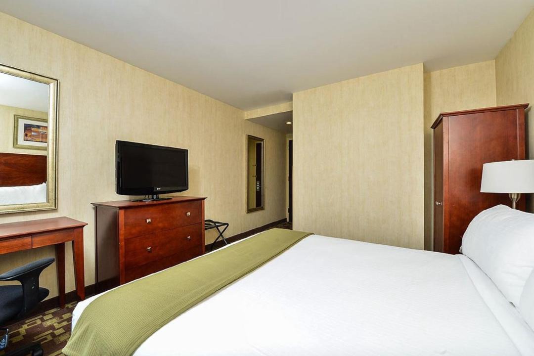 Photo of Bedroom in Travis - Chelsea