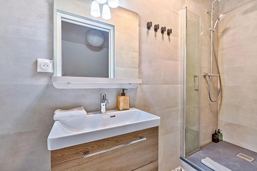 Photo of Bathroom in La Varenne Saint-Hilaire
