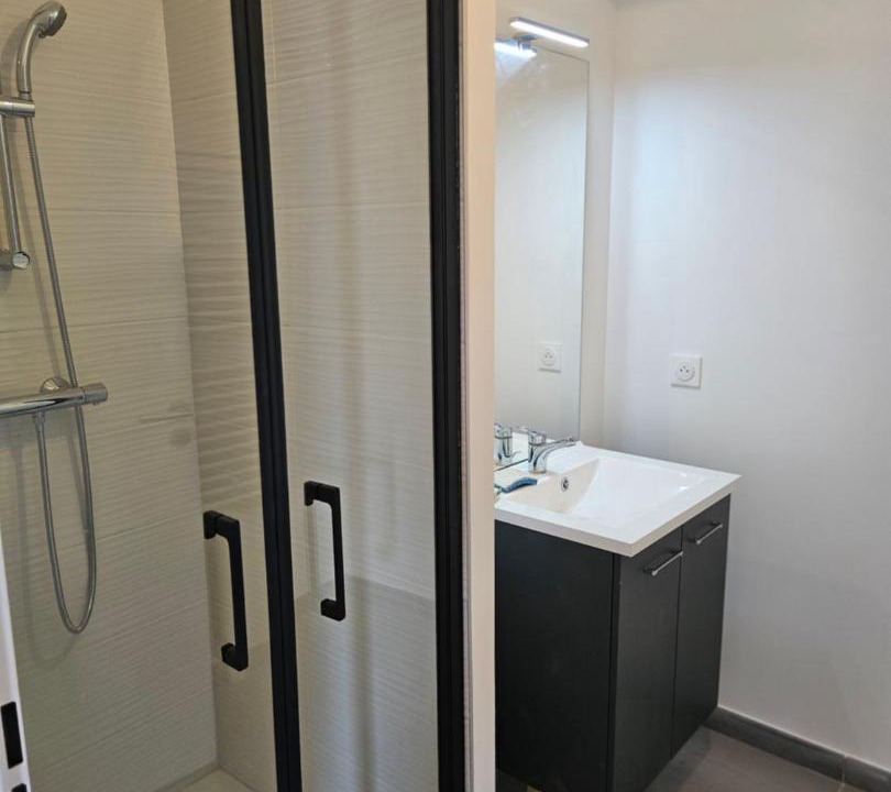 Photo of Bathroom in La Varenne Saint-Hilaire