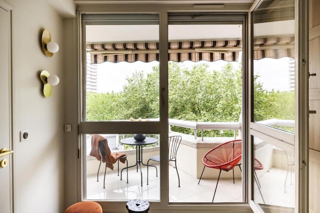 Photo of Patio Balcony in Front de Lac