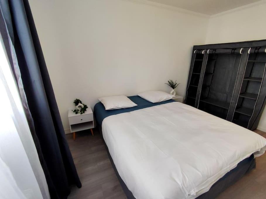 Photo of Bedroom in Le Bourget