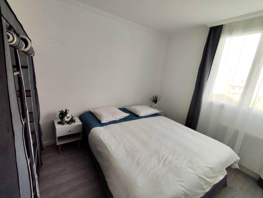 Photo of Bedroom in Le Bourget