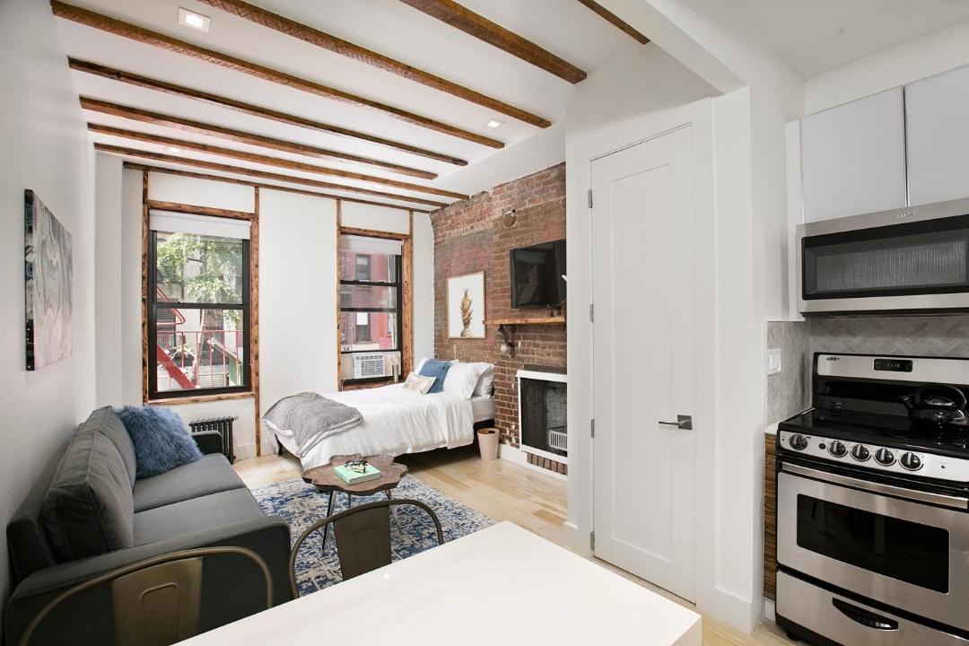 Photo of Livingroom in Peter Cooper Village