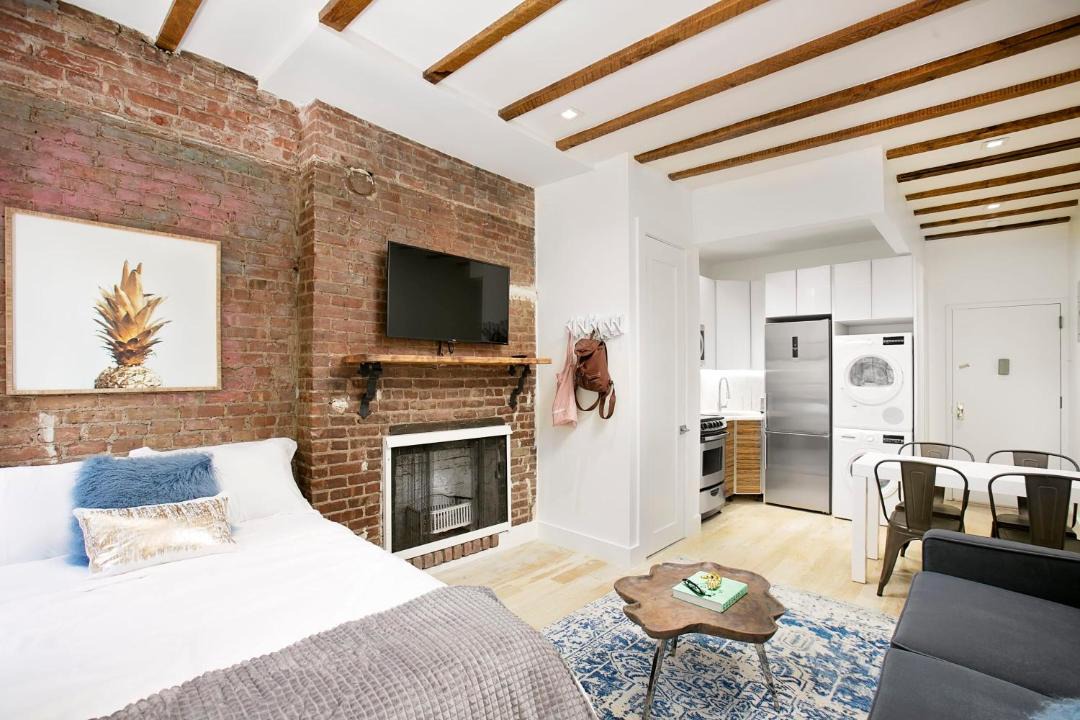 Photo of Livingroom in Peter Cooper Village