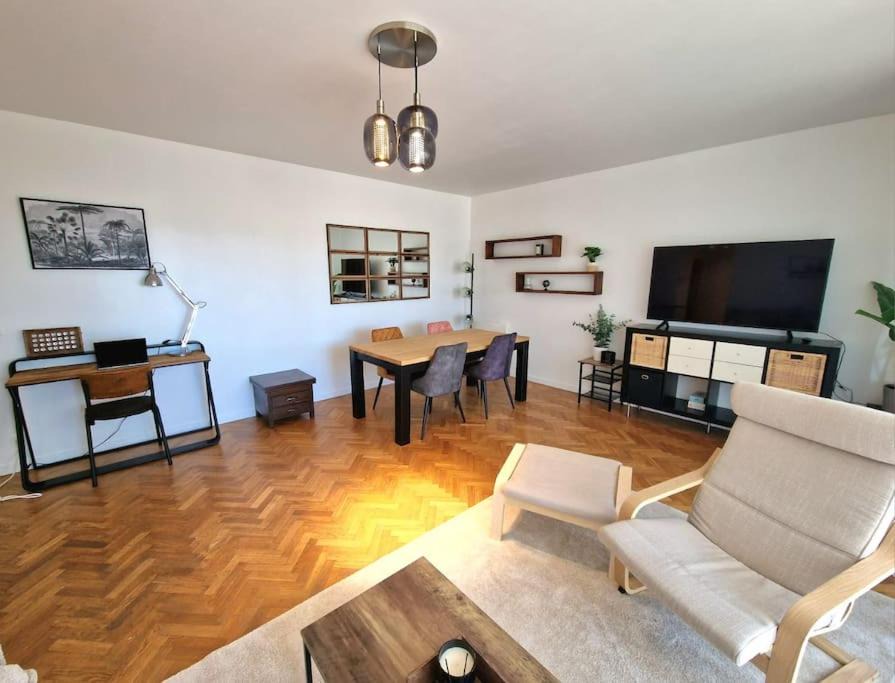 Photo of Livingroom in Le Plessis-Robinson
