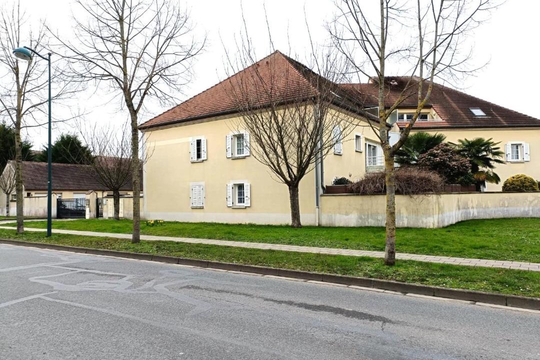 Photo of Buildings in Serris