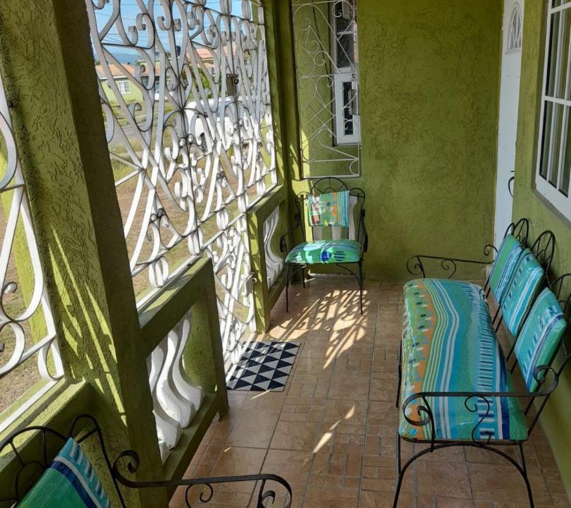 Photo of Livingroom in Spanish Town