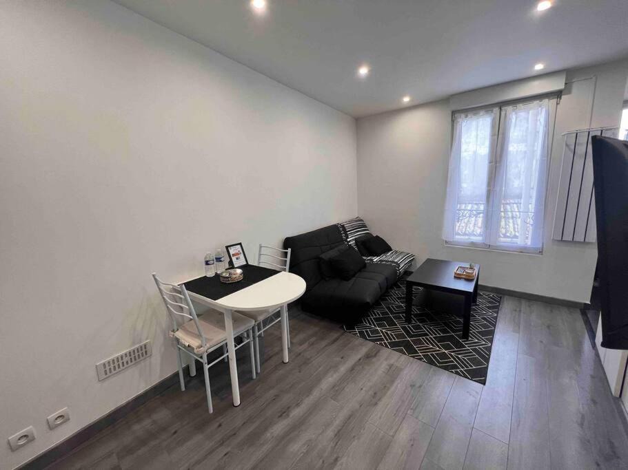 Photo of Livingroom in Arcueil