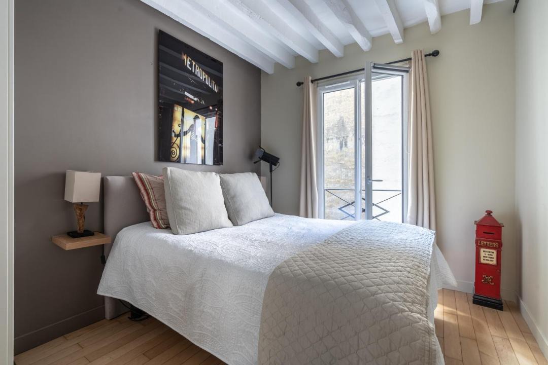 Photo of Bedroom in 9th Arrondissement