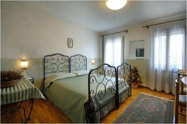 Photo of Bedroom in Miane