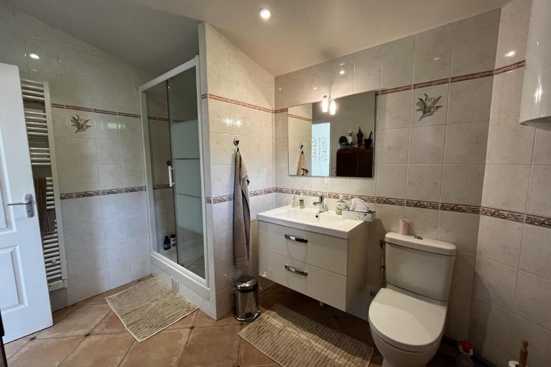 Photo of Bathroom in Le Parc Saint-Maur