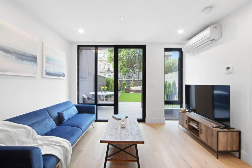 Photo of Livingroom in Greenpoint