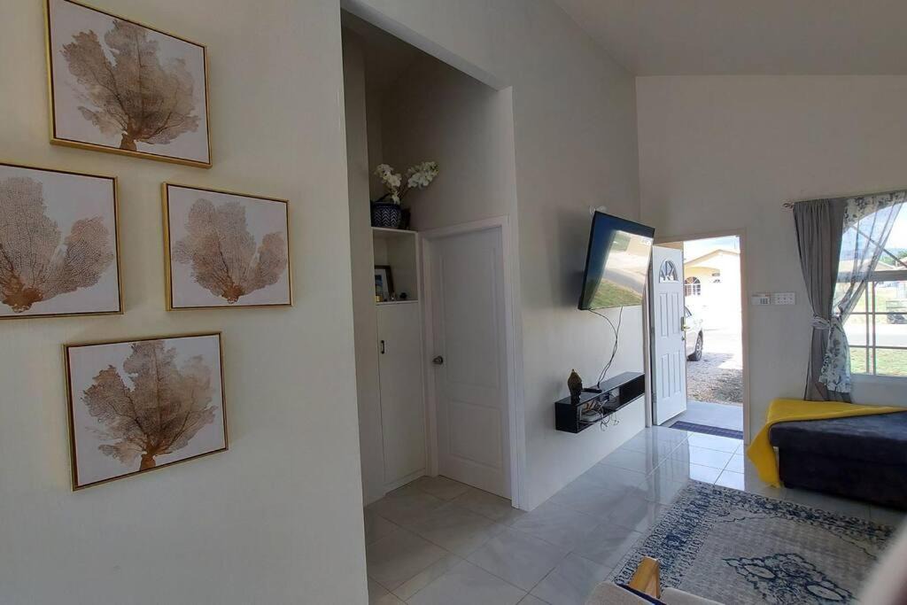 Photo of Livingroom in Portmore