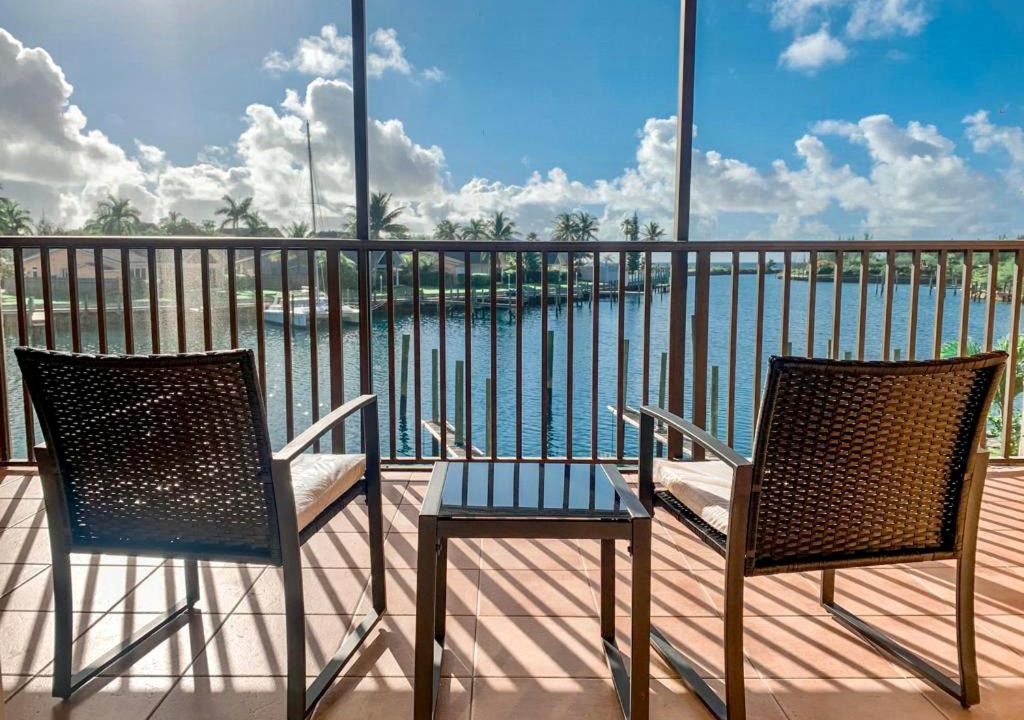 Photo of Patio Balcony in Bahamia West