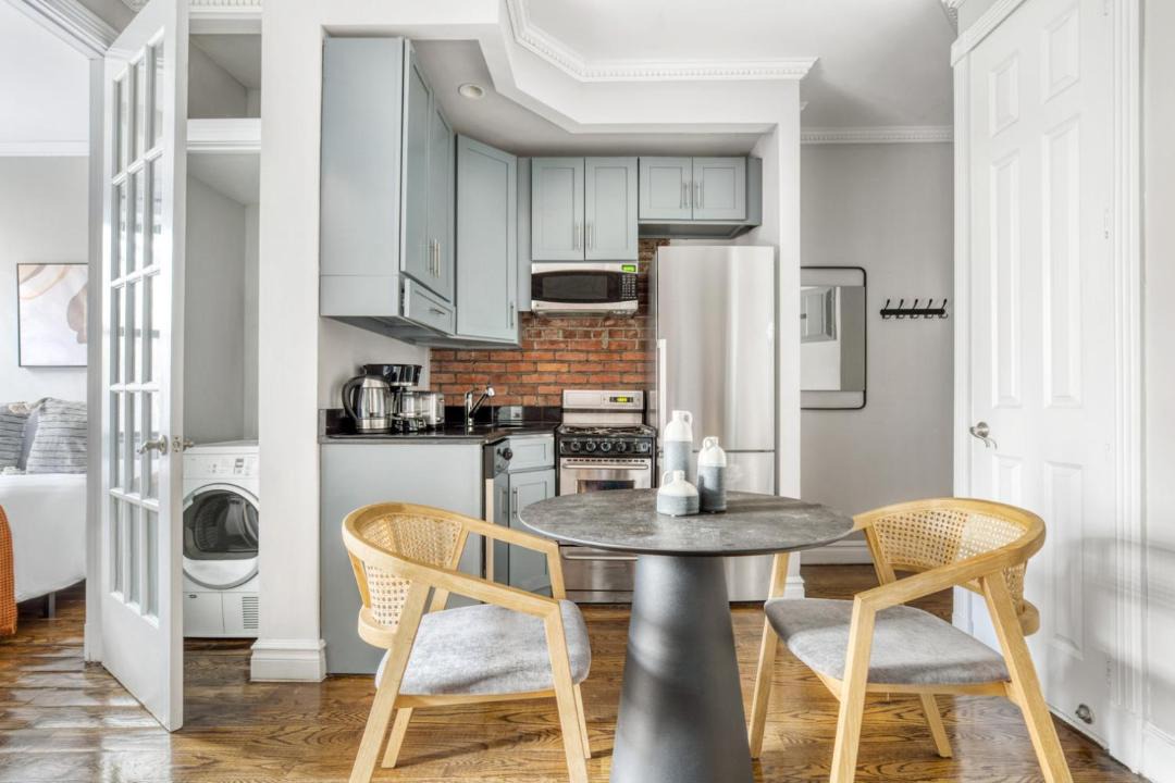 Photo of Livingroom in Tudor City