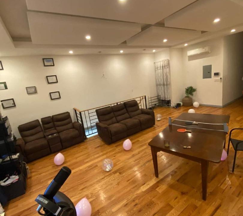 Photo of Livingroom in Cypress Hills