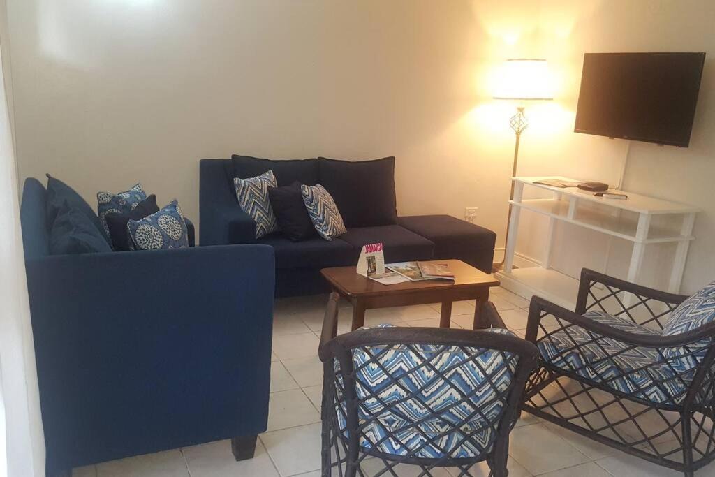 Photo of Livingroom in Orange Bay